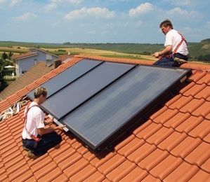 Installation des panneaux solaires thermiques en toiture